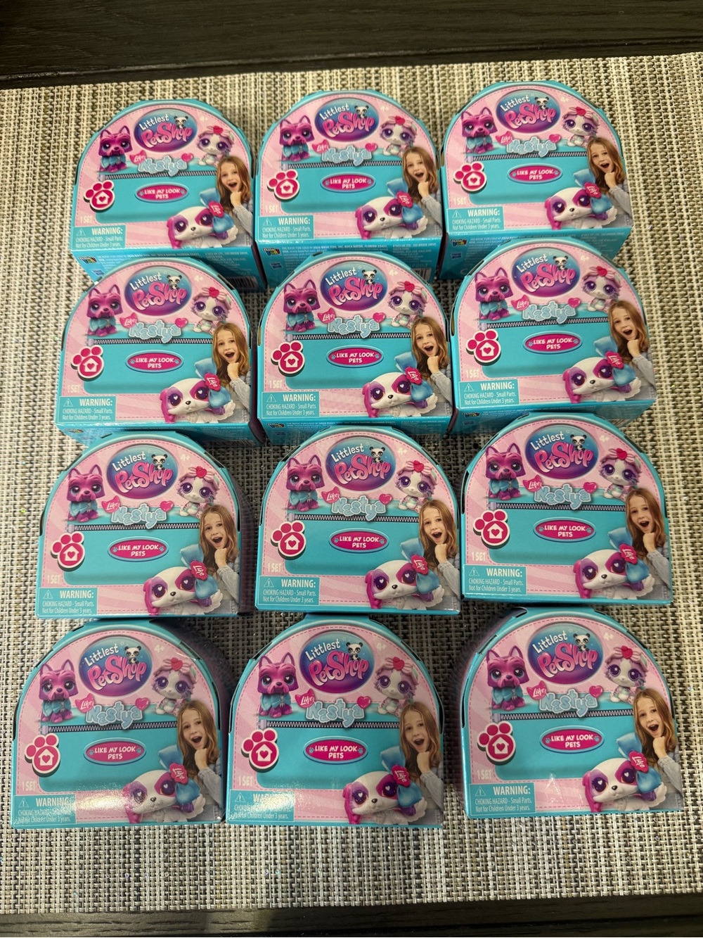 12 Littlest Pet Shop Blind Bags like my look pets
#lps #blindbags